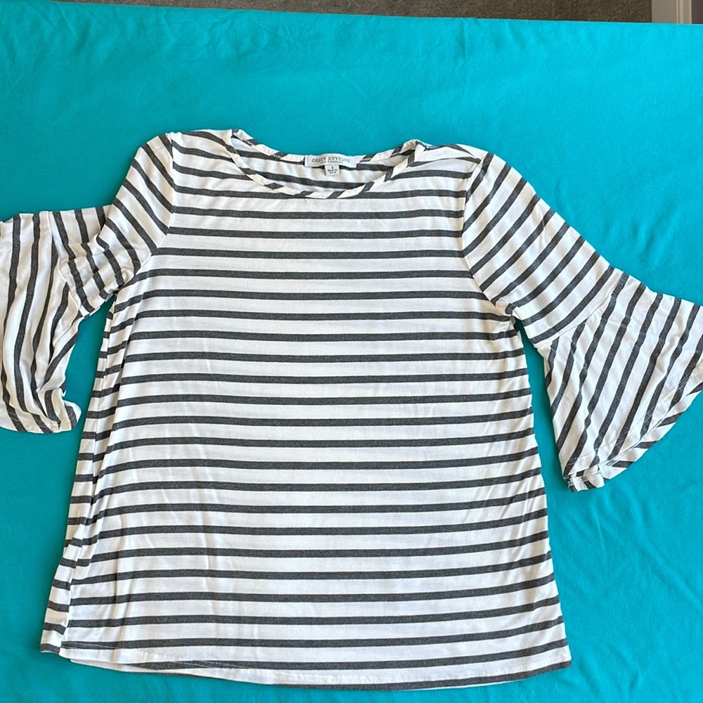 Small, stripped t-shirt with extra sleeve flare